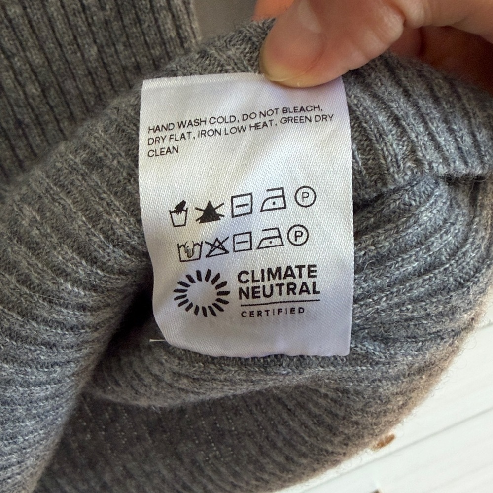 Reformation Hart Cashmere V-Neck Sweater - Grey - Picture 4 of 10